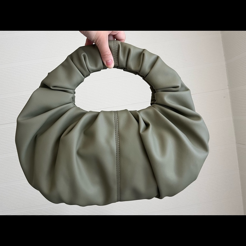 Oak + Fort handle clutch